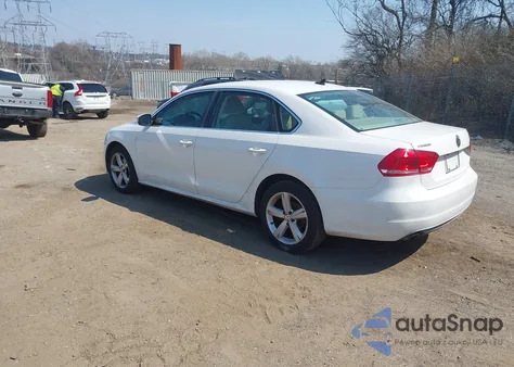 2013 Volkswagen Passat 2.5L Se z USA, uszkodzony, nr VIN 1VWBP7A3XDC034244